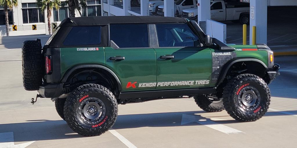 2024 Ford Bronco 4-Door Everglades's photo